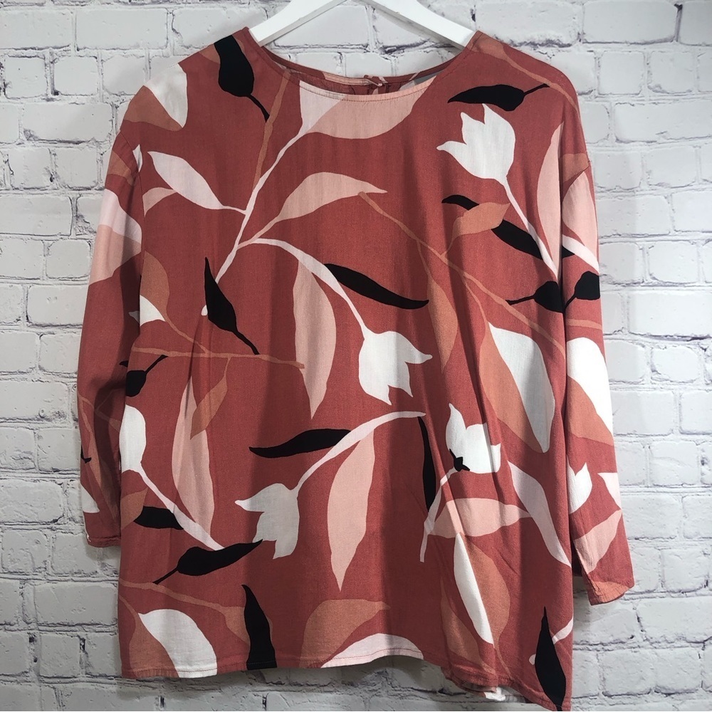 Liz Claiborne studio top